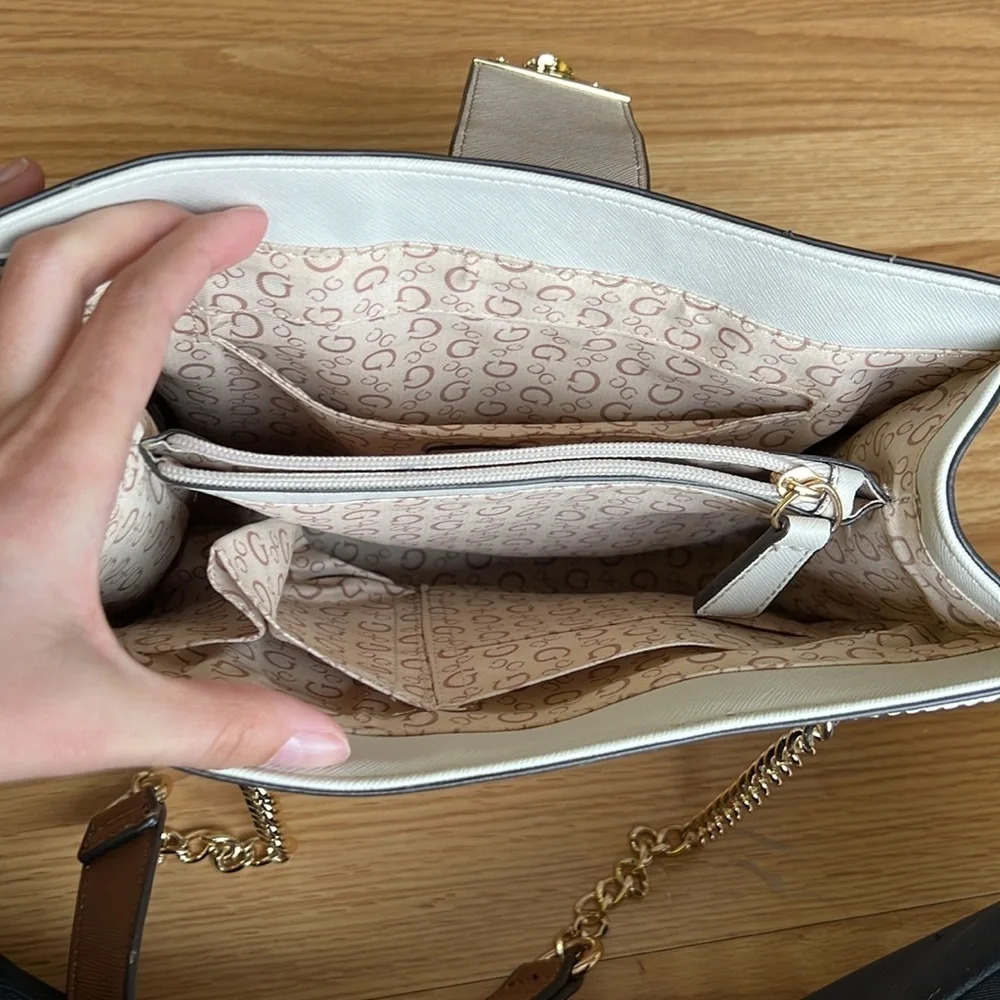 Guess Purse - Picture 6 of 10